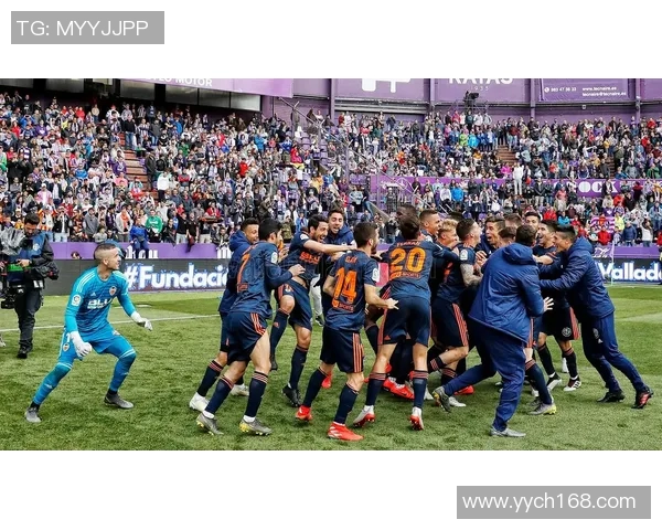 瓦伦西亚队迎战劲敌全力争胜期待球迷热情助威